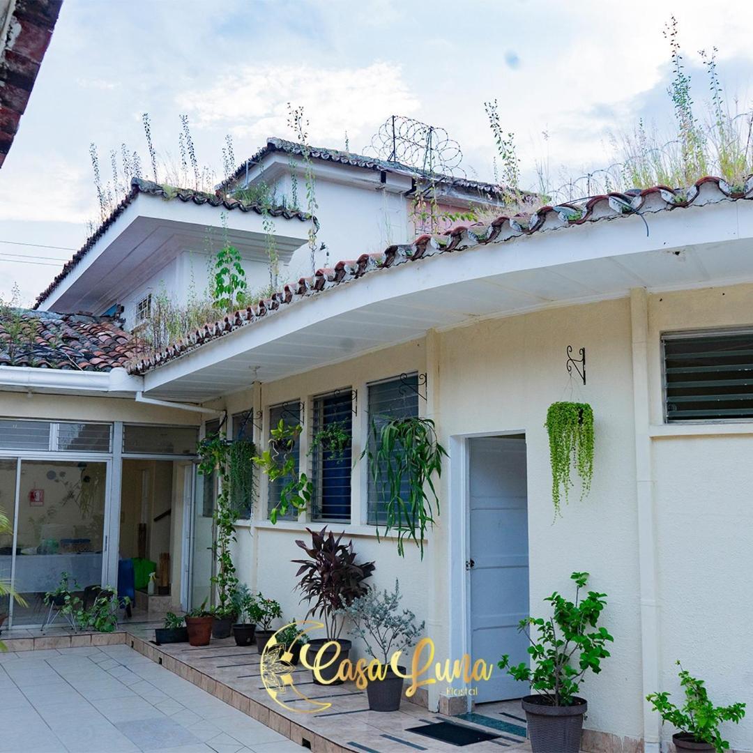 Hostal Casa Luna Santa Ana Bagian luar foto